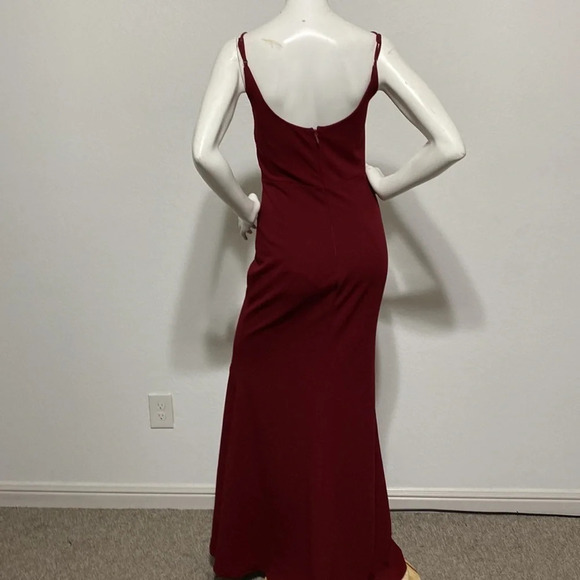 Lulu's Burgundy V-Neck Sleeveless Minimalist Maxi Trumpet Gown Dress Size Medium - Picture 6 of 8